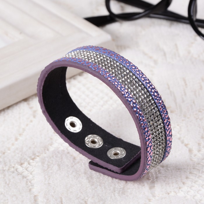 Fialový náramek se skleněnými křišťály