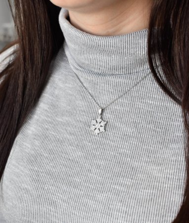 Strieborný prívesok s kryštálmi Swarovski biela vločka 34221.1 Krystal