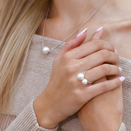 Strieborný náhrdelník s pevnou bielou riečnou perlou na retiazke 22047.1