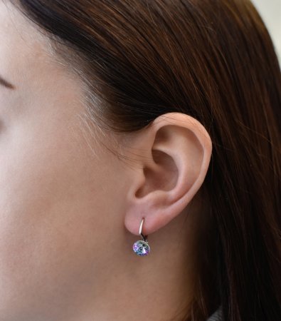 Stříbrné náušnice visací s krystaly Swarovski fialové kulaté 31229.5 Vitrail Light