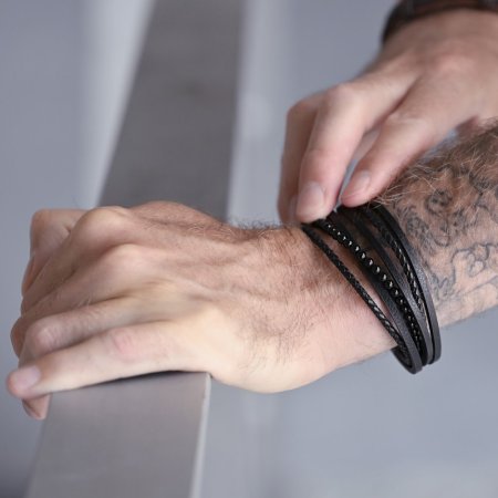 Náramek pánský recykl.kůže a černé korálky 43030.3 černý