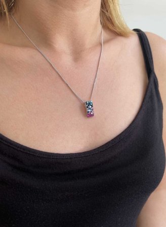 Stříbrný náhrdelník se Swarovski krystaly růžovo modrý obdélník 32074.4 Galaxy