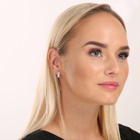 Strieborné náušnice kruhy s kryštálmi Swarovski ab efekt polkruh 31118.2 AB