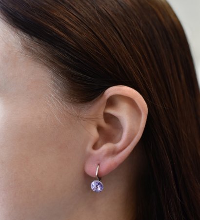 Strieborné náušnice visiace s kryštálmi Swarovski fialové okrúhle 31229.3 Violet