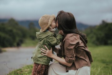 Oblíbené dárky ke Dni matek – tipy ze světa šperků