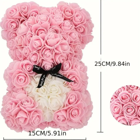 Růžový dekorativní medvídek z pěnových růží s mašlí