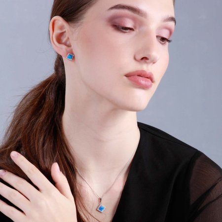 Strieborné náušnice pecka s modrým syntetickým opálom a biele krištáľmi Preciosa štvorec 31318.1 blue