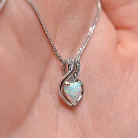 Náhrdelník se syntetickým bílým opálem srdce a zirkony 12076.1 white