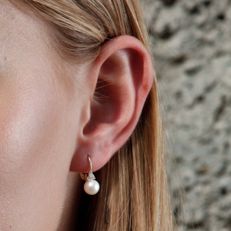 Zlaté 14 karátové náušnice žlté zlato s bielou riečnou perlou a zirkónmi 91PZ00024