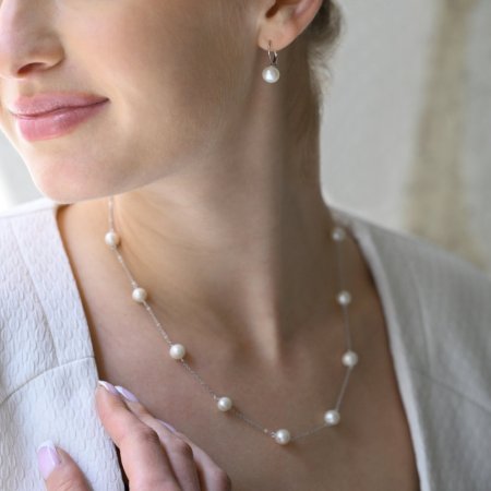 Stříbrné náušnice visací s bílou říční perlou 21044.1 Bílá 7,5 mm