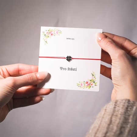 Kabbalah náramek se stříbrným čtyřlístkem 13047.3 red