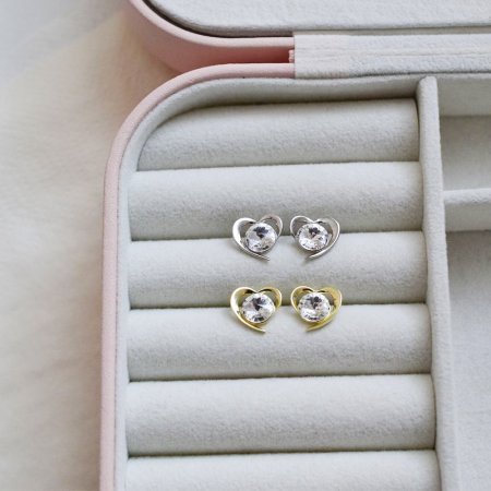 Strieborné náušnice pecka s kryštálmi Swarovski biele srdce 31259.1 Krystal