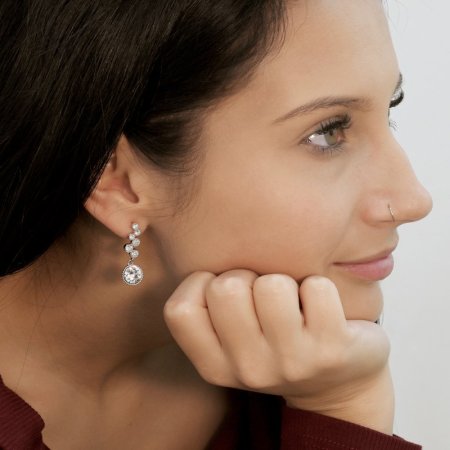 Strieborné náušnice visiace s kryštálmi Swarovski biele okrúhle 31265.1 Kryštál