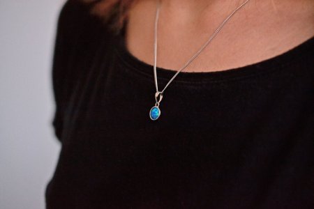 Náhrdelník se syntetickým modrým opálem kulatý 12077.3 blue