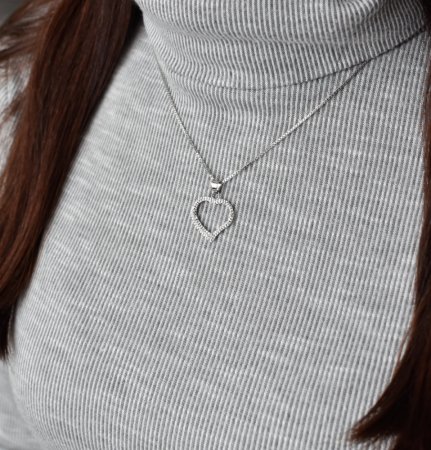 Strieborný prívesok s kryštálmi Swarovski biele srdce 34093.1 Kryštál