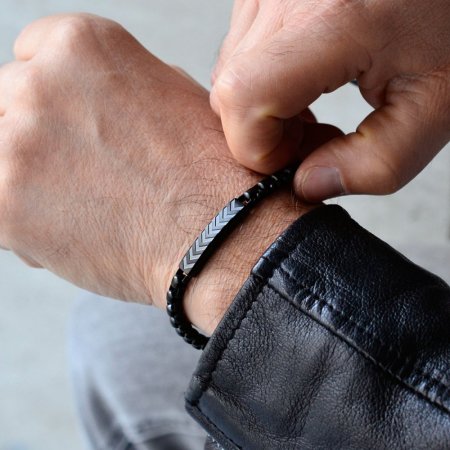 Náramek pánský z černé oceli s ozdobnou destičkou 43049.3 černý