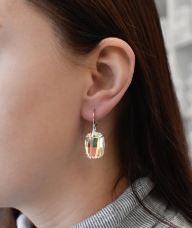 Strieborné náušnice visiace s kryštálmi Swarovski ab efekt obdĺžnik 31297.2 AB