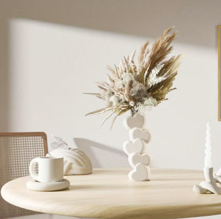 Biela keramická váza v tvare srdca