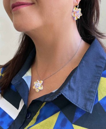 Stříbrné náušnice visací s krystaly Swarovski AB efekt kytička 31130.2 AB