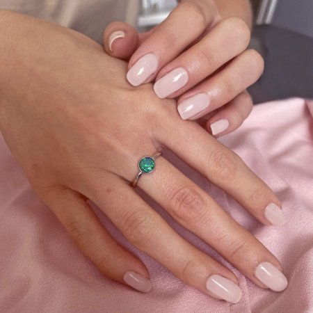Stříbrný prsten se syntetickým opálem zelený kulatý 15001.1 Green