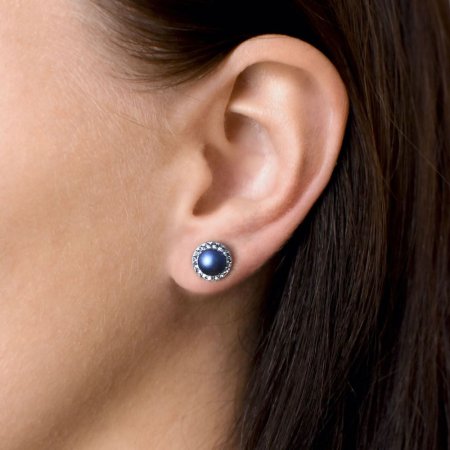 Strieborné náušnice pecka s kryštálmi Swarovski a tmavo modrou matnou perlou okrúhle 31214.3 Dark Blue