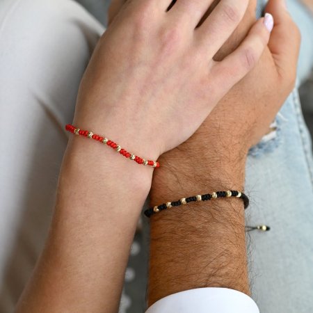 Kabbalah náramok červený so zlatými ozdobnými guličkami 93T00102 red
