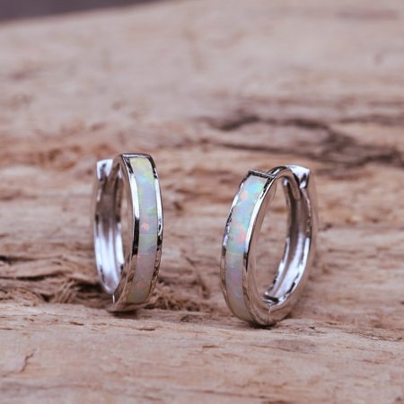 Strieborné náušnice kruhy so syntetickým opál bielej 11402.1 White s. Opal