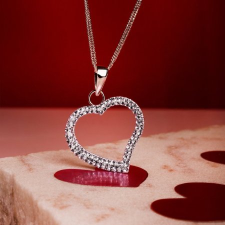 Strieborný prívesok s kryštálmi Swarovski biele srdce 34093.1 Kryštál