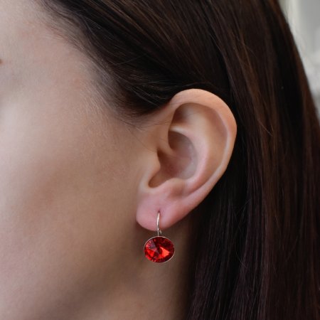 Stříbrné náušnice visací s krystaly Swarovski červené kulaté 31106.3 Light Siam