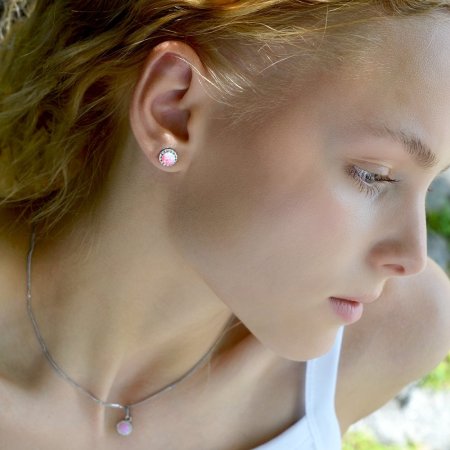 Stříbrné náušnice pecky se syntetickým opálem a křišťály Preciosa růžové kulaté 31317.1 Pink s. Opal