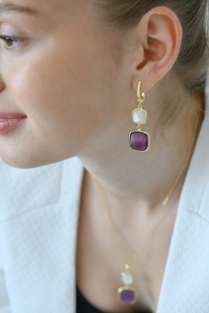 Pozlacené náušnice s ametystem a bílou perletí 11742.3