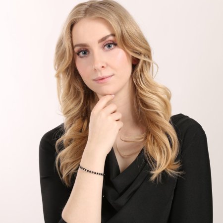 Stříbrný náramek s černými skleněnými korálky 13074.3