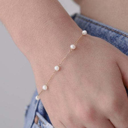 Zlatý 14 karátový náramok žlté zlato s bielymi riečnymi perličkami 93P00015