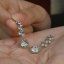 Strieborné náušnice visiace s kryštálmi Swarovski biele okrúhle 31265.1 Kryštál