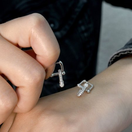 Stříbrné náušnice elegantní uzle se zirkony 11660.1