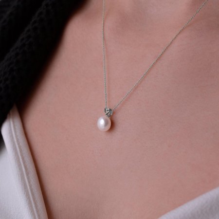 Zlatý 14 karátový náhrdelník bílé zlato srdíčko s bílou říční perlou 82P00043