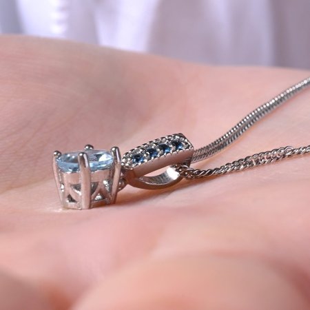 Strieborný náhrdelník luxusný s pravými minerálnymi kameňmi modrý 12082.3 london nano, sky topaz