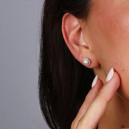 Zlaté 14 karátové náušnice kytička biele zlato s riečnou perlou a briliantmi 81PB00041