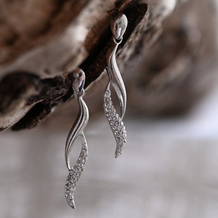 Strieborné náušnice visiace s kryštálmi Swarovski biele vlnky 31162.1 Krystal