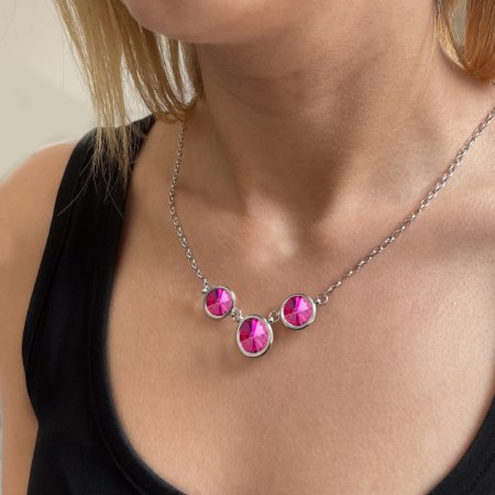 Strieborný náhrdelník so Swarovski kryštálmi ružový guľatý 32033.3 fuchsia