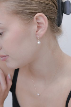 Zlaté 14 karátové náušnice žluté zlato s visací bílou říční perlou a zirkony 91PZ00021