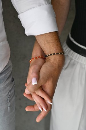 Kabbalah náramek černý se zlatými ozdobnými kuličkami 93T00102 black