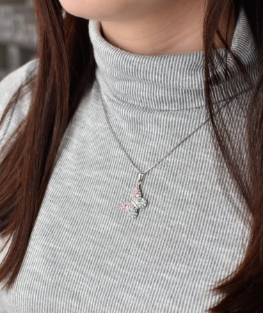 Stříbrný přívěsek s krystaly Swarovski mix barev motýl 34192.3 Sakura