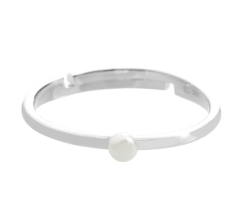 Stříbrný prsten s malou říční perlou Bílý