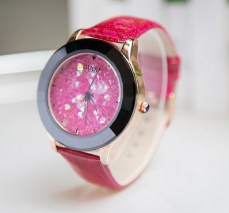 Růžové náramkové hodinky