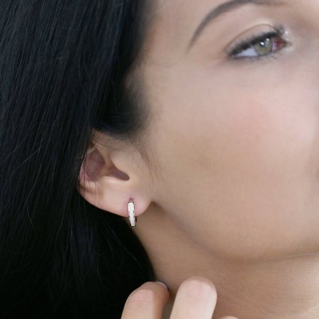 Strieborné náušnice kruhy so syntetickým opál bielej 11402.1 White s. Opal