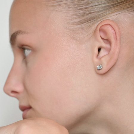 Strieborné náušnice mačky s perleťou 11711.1