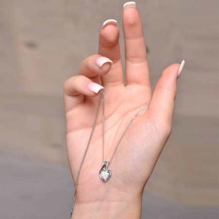 Náhrdelník se syntetickým bílým opálem srdce a zirkony 12076.1 white