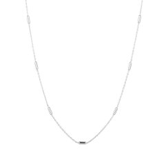 Strieborný náhrdelník s prvkami rozloženými dookola retiazky 62019