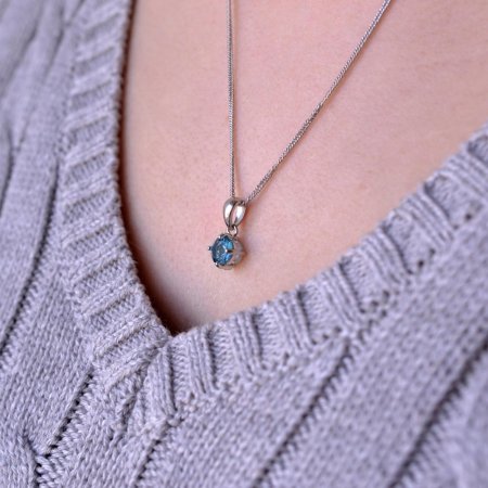 Stříbrný náhrdelník s pravým minerálním kamenem modrý 12079.3 london topaz